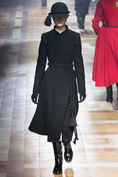 Look 8
